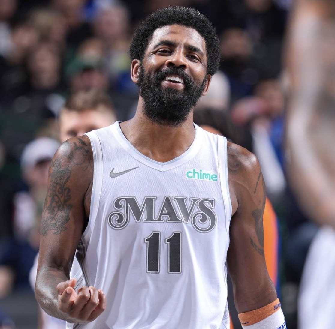 队医立刻进 队医立刻进