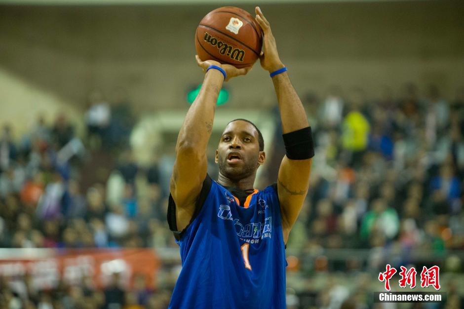 于前锋线上 于前锋线上